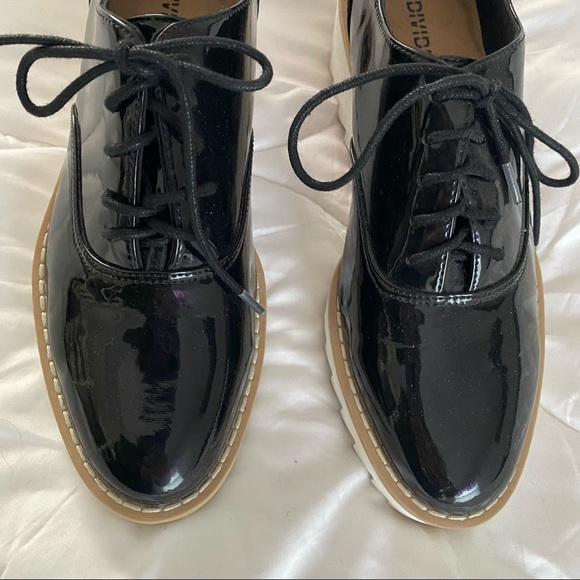 Divided Shiny Black Patent Leather PVC Platform Loafer - Picture 5 of 8